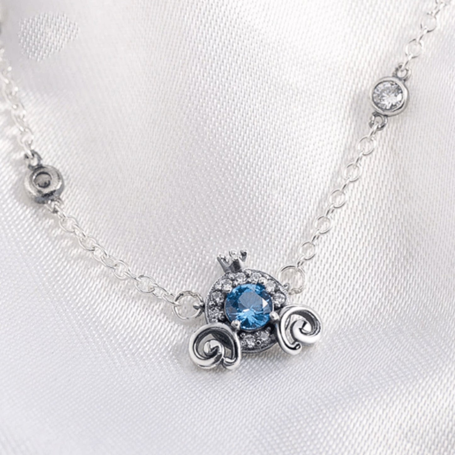 Cinderella Carriage Necklace ✨👑